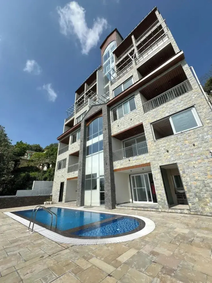 Q' Nest Hotel Cloud End Lansdowne