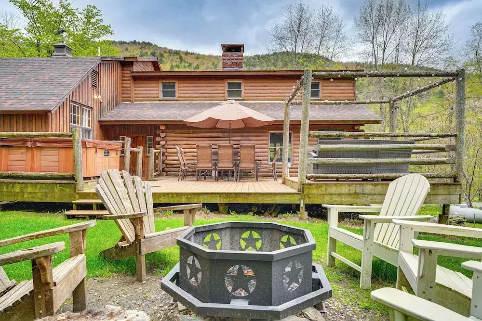 Picture-perfect Vermont Mtn Cabin w/ Hot Tub!