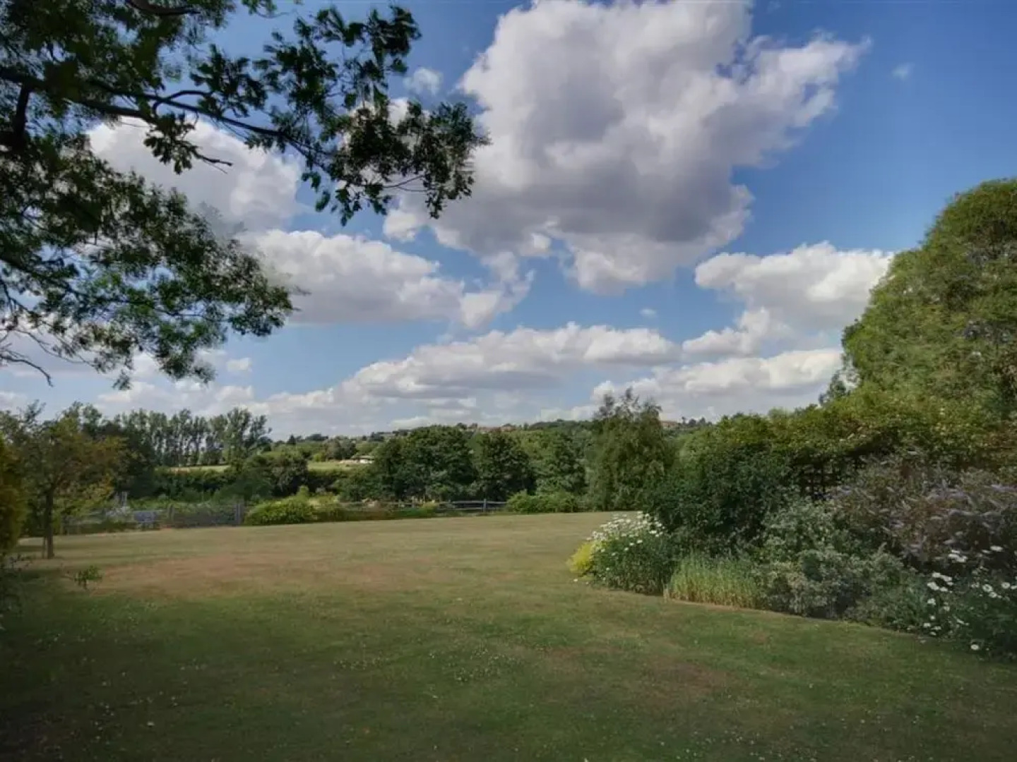 Romantic 1-bedroom Holiday Home in Goudhurst With Garden
