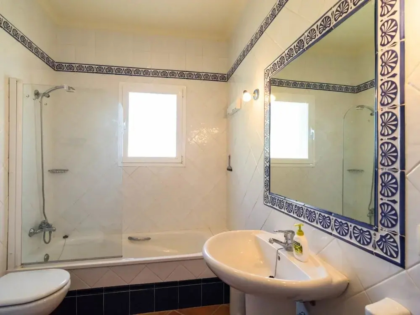 Villa With Sea Breeze Charm