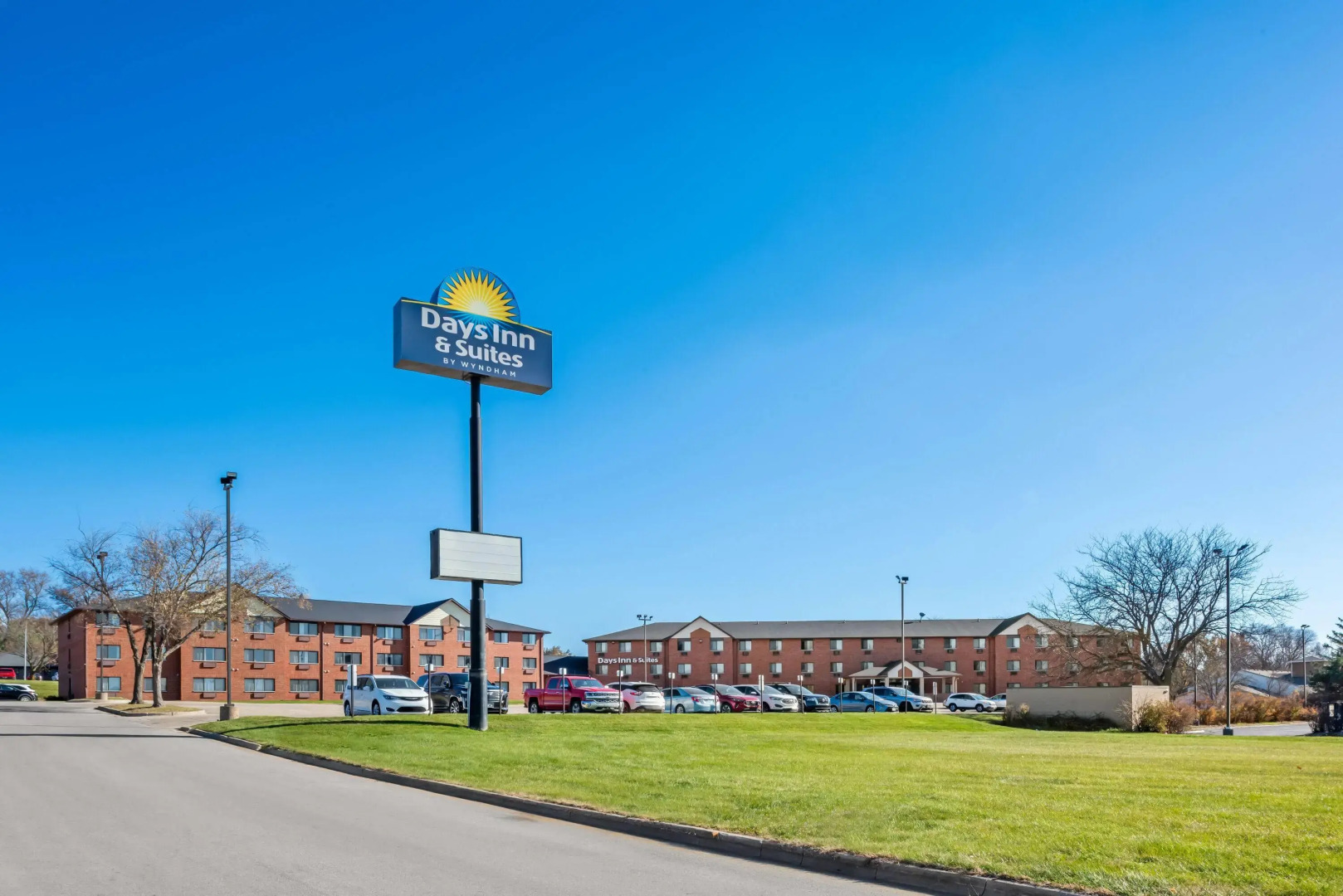 Days Inn & Suites by Wyndham Des Moines Airport
