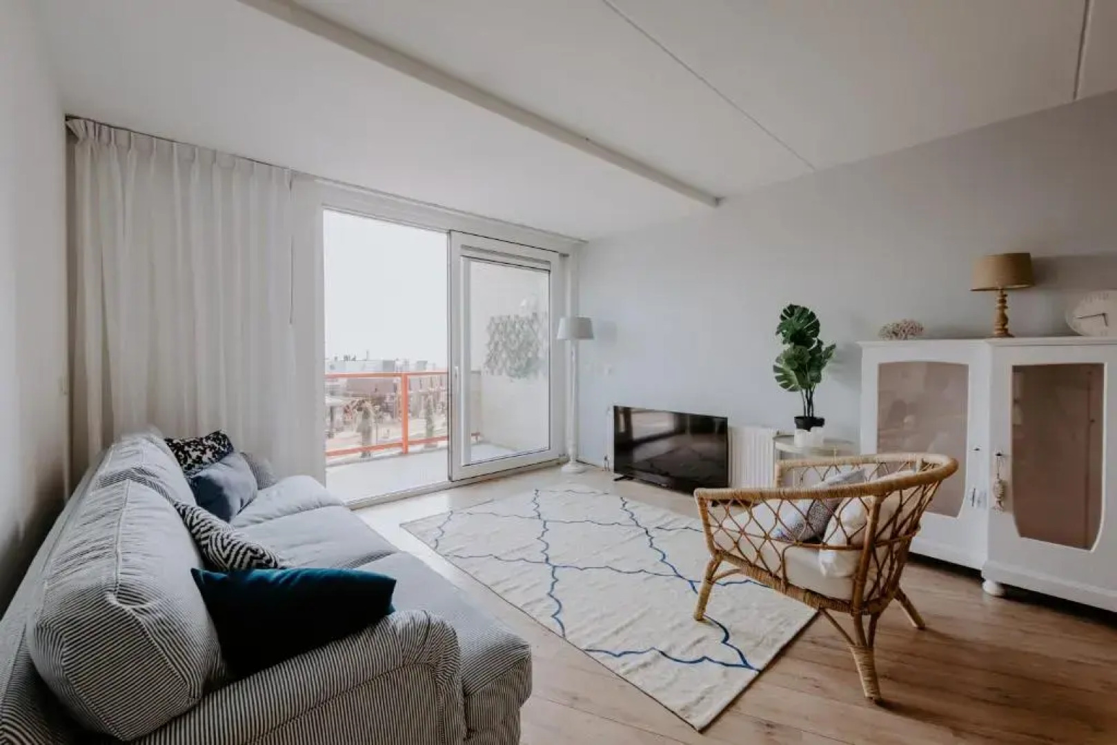 Stijlvol appartement op strand Makkum