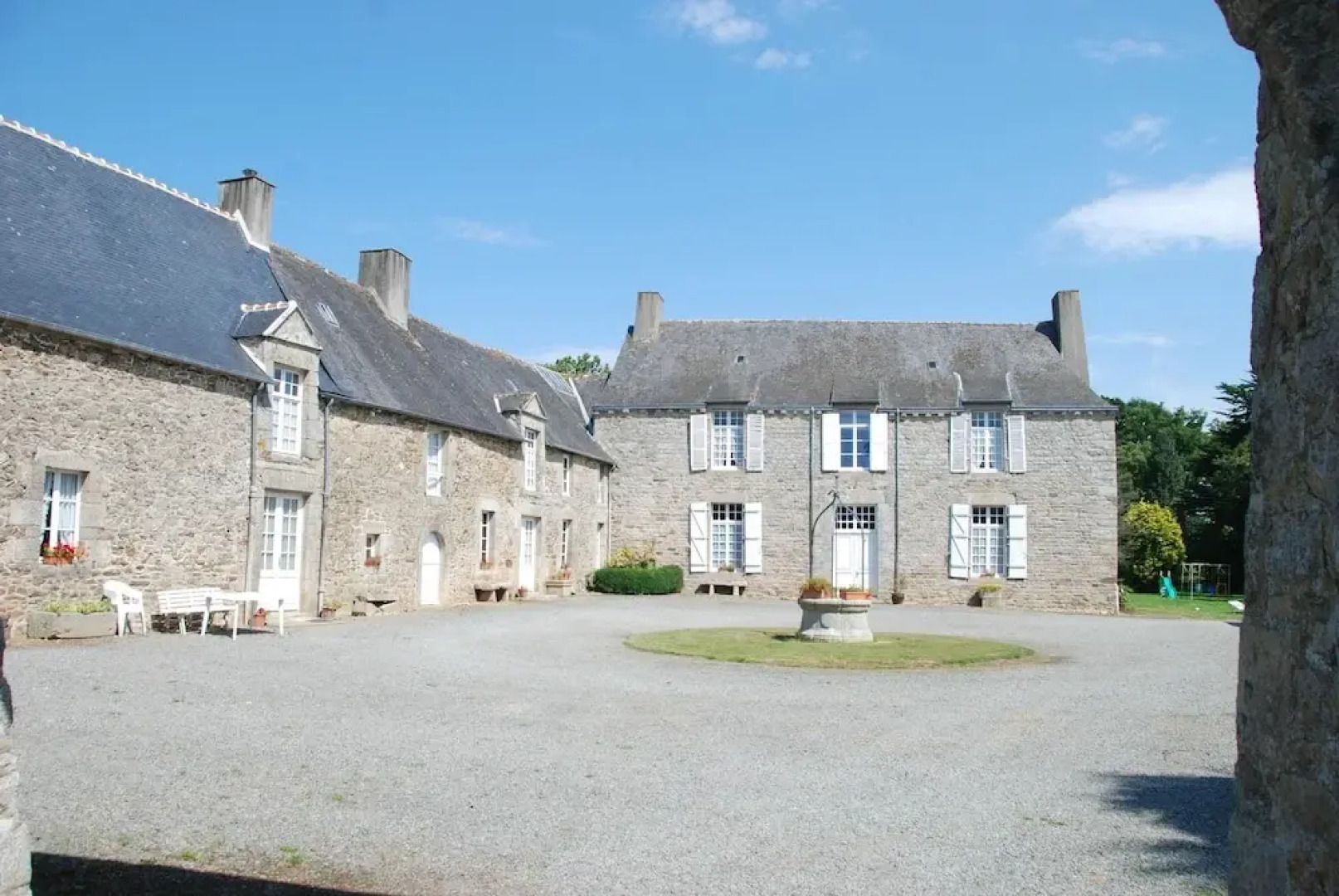 House With 2 Bedrooms in Jugon-les-lacs, With Furnished Garden and Wif