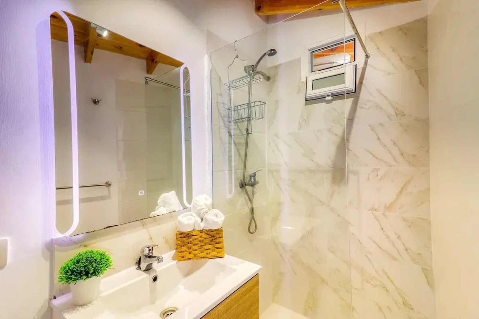 Spacious Terrace House w Ocean View 100m to the Beach