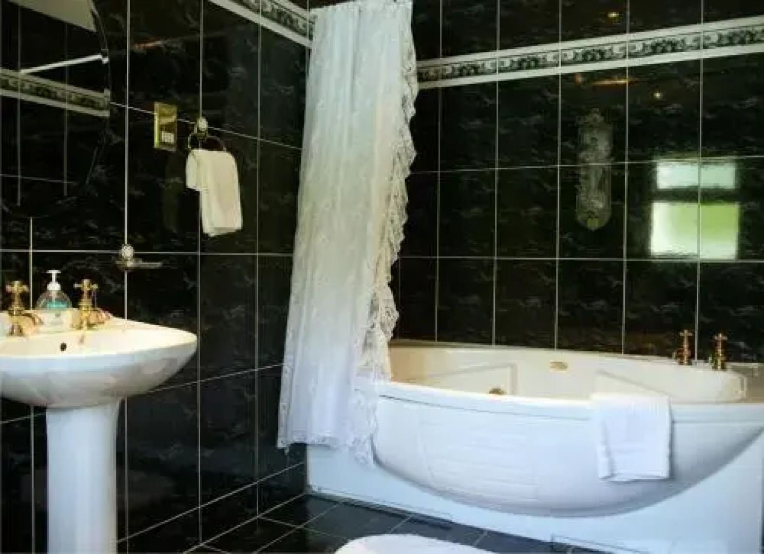 Hanora's Cottage Guesthouse and Restaurant