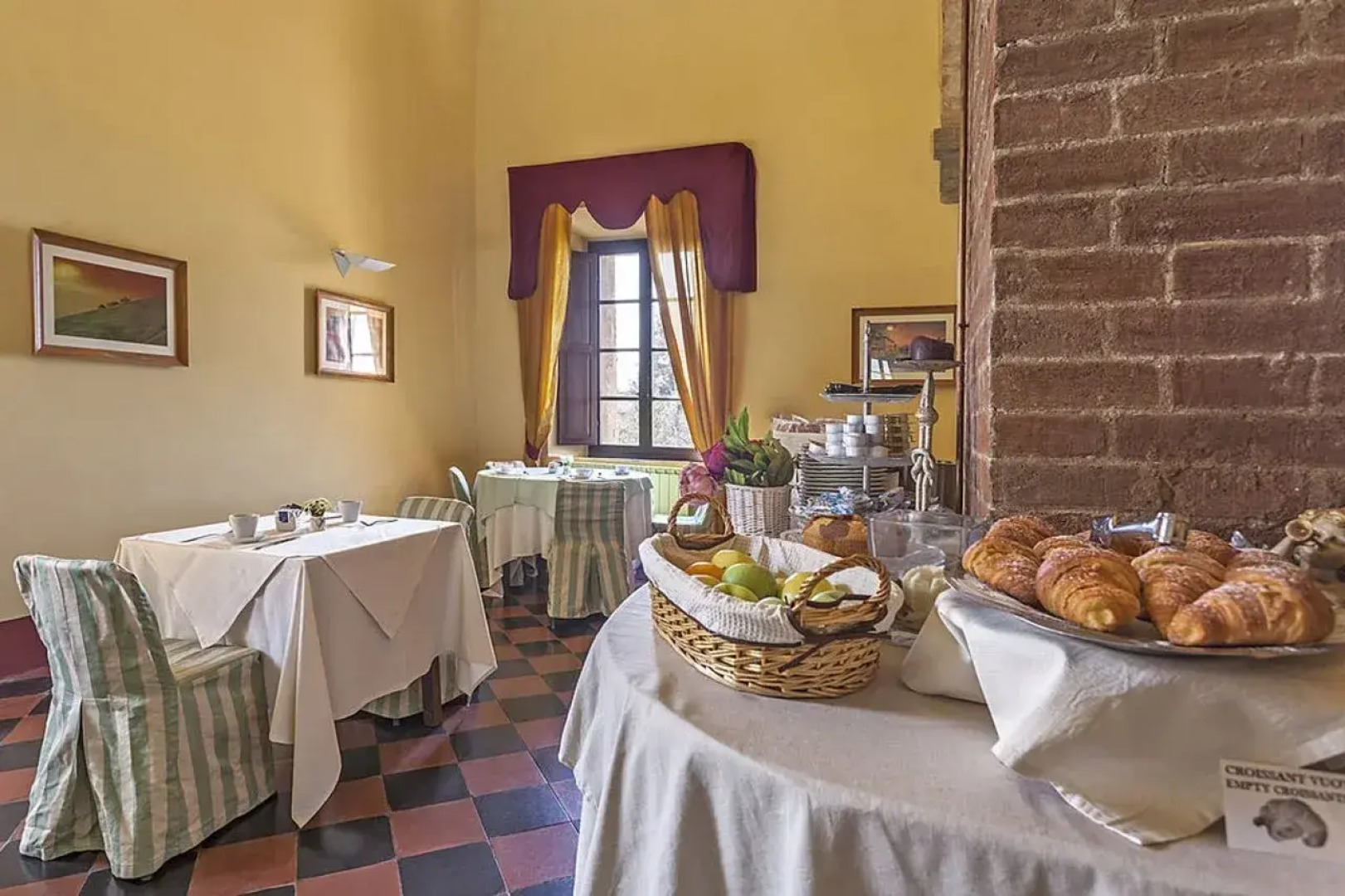 Il Chiostro del Carmine