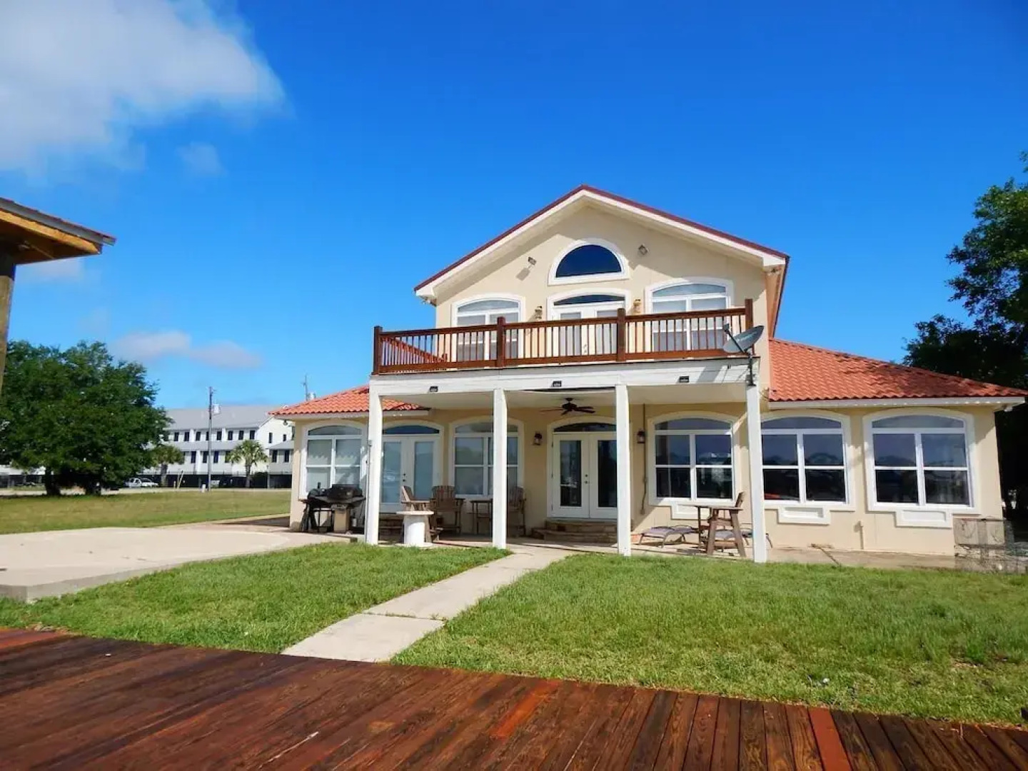 015 Red Roof Inn 4 Bedrooms 4 Bathrooms Home