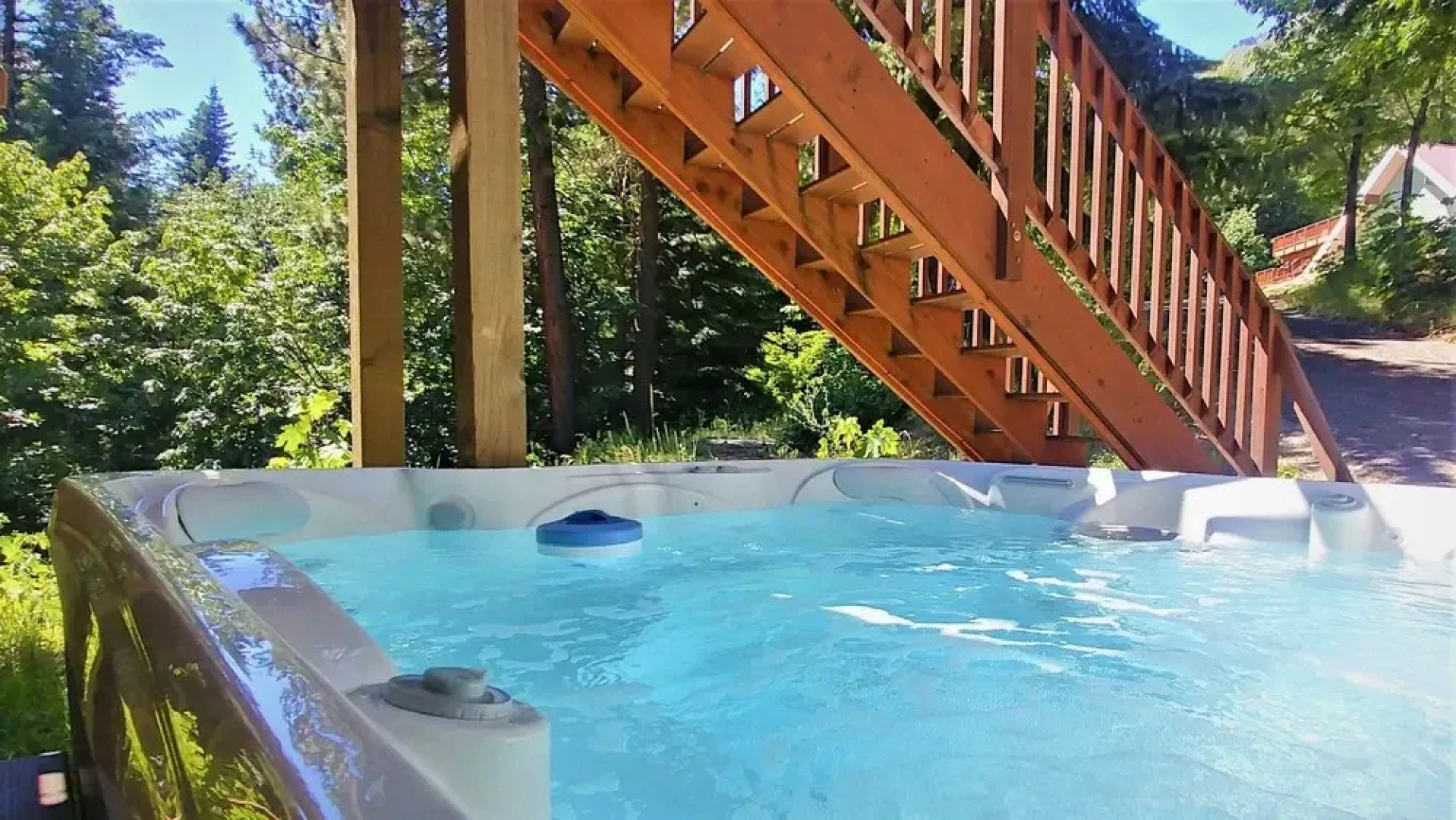 Timber View Lodge - Three Bedroom Home with Hot Tub