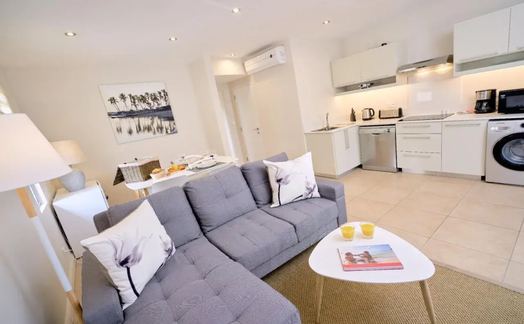 Bon Azur Beachfront Suites & Penthouses with LOV