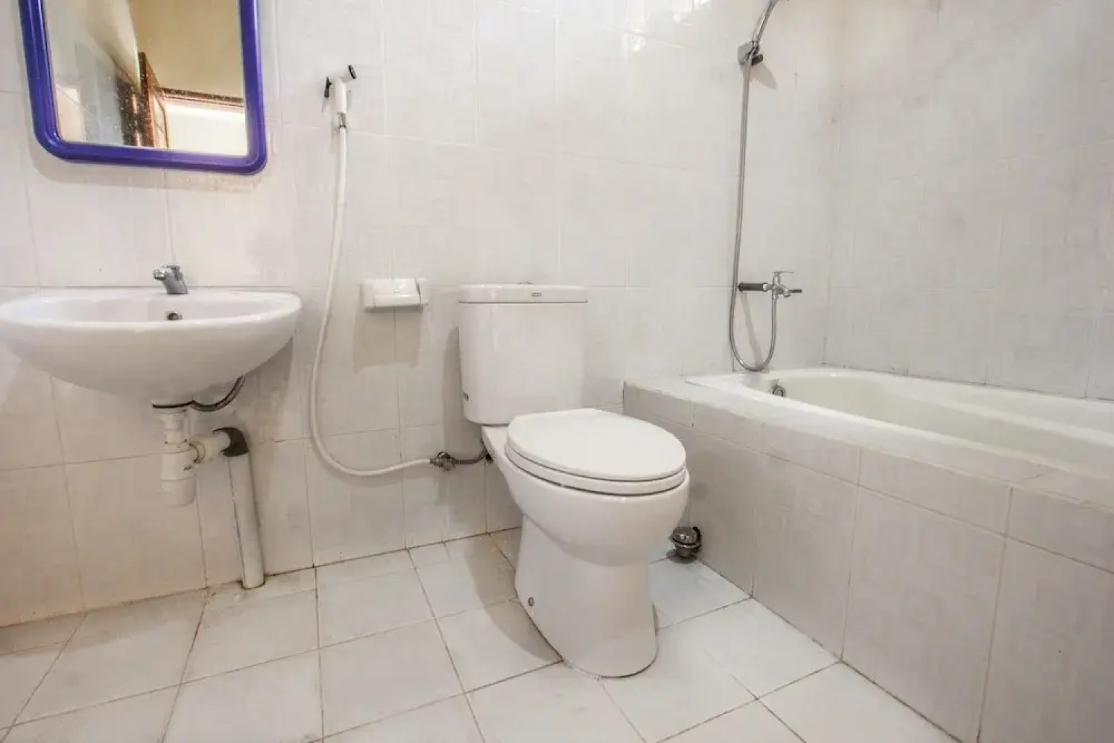 Capital O 93391 Golden Manggis Hotel Near SMKN 1 Lingsar