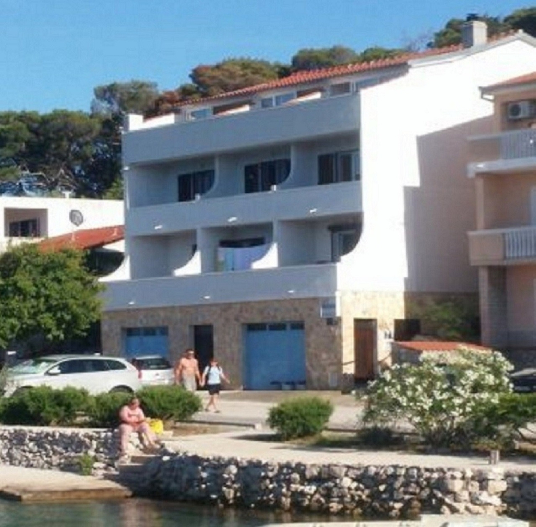 Apartment Marica - 10m from sea: A3 Tisno, Island Murter