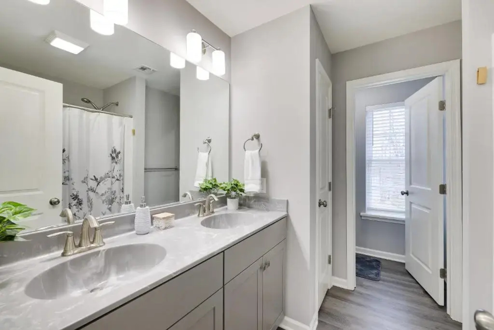 New Build-Modern 4BR, Kid-Friendly Home In Poconos