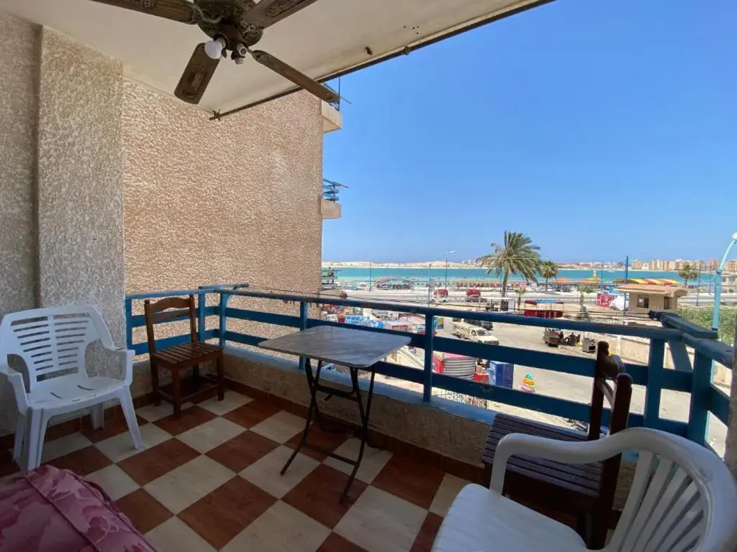 Lovely 4 bed vacation apartment with sea view