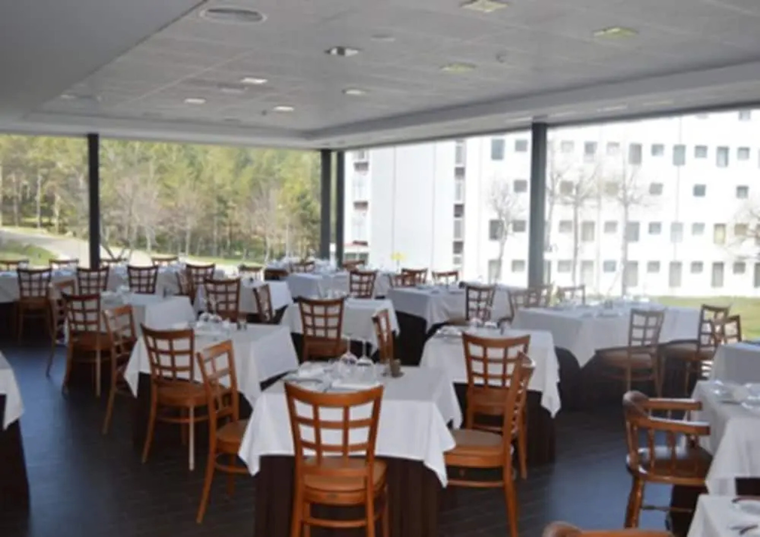 Oca Manzaneda Estación de Montaña