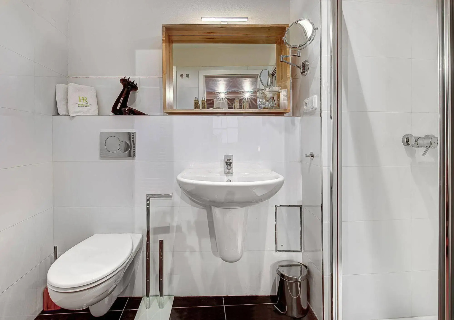 4 Arts Apartments by Adrez Living