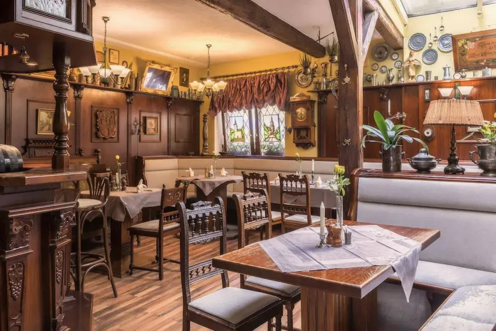 Zur Altstadt - Am Fuße der Osterburg - Gaststätte, Pension, FEWO