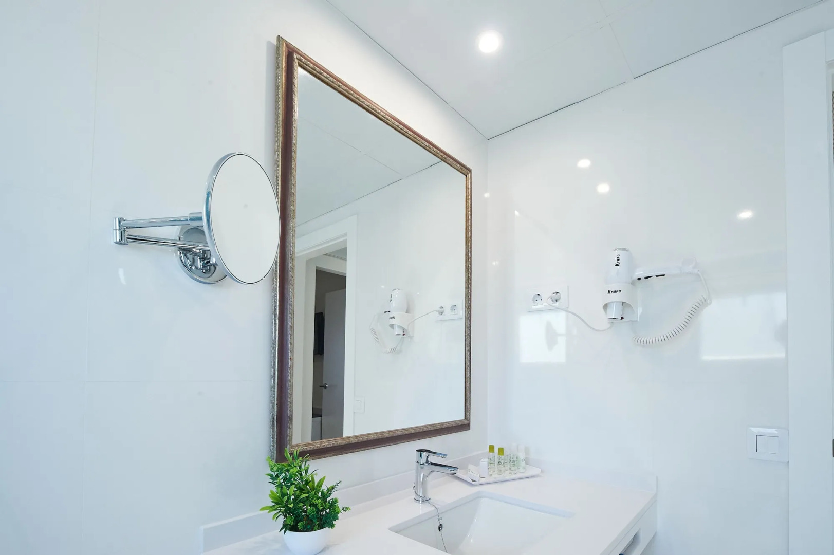 Montana Club Suite Hotel