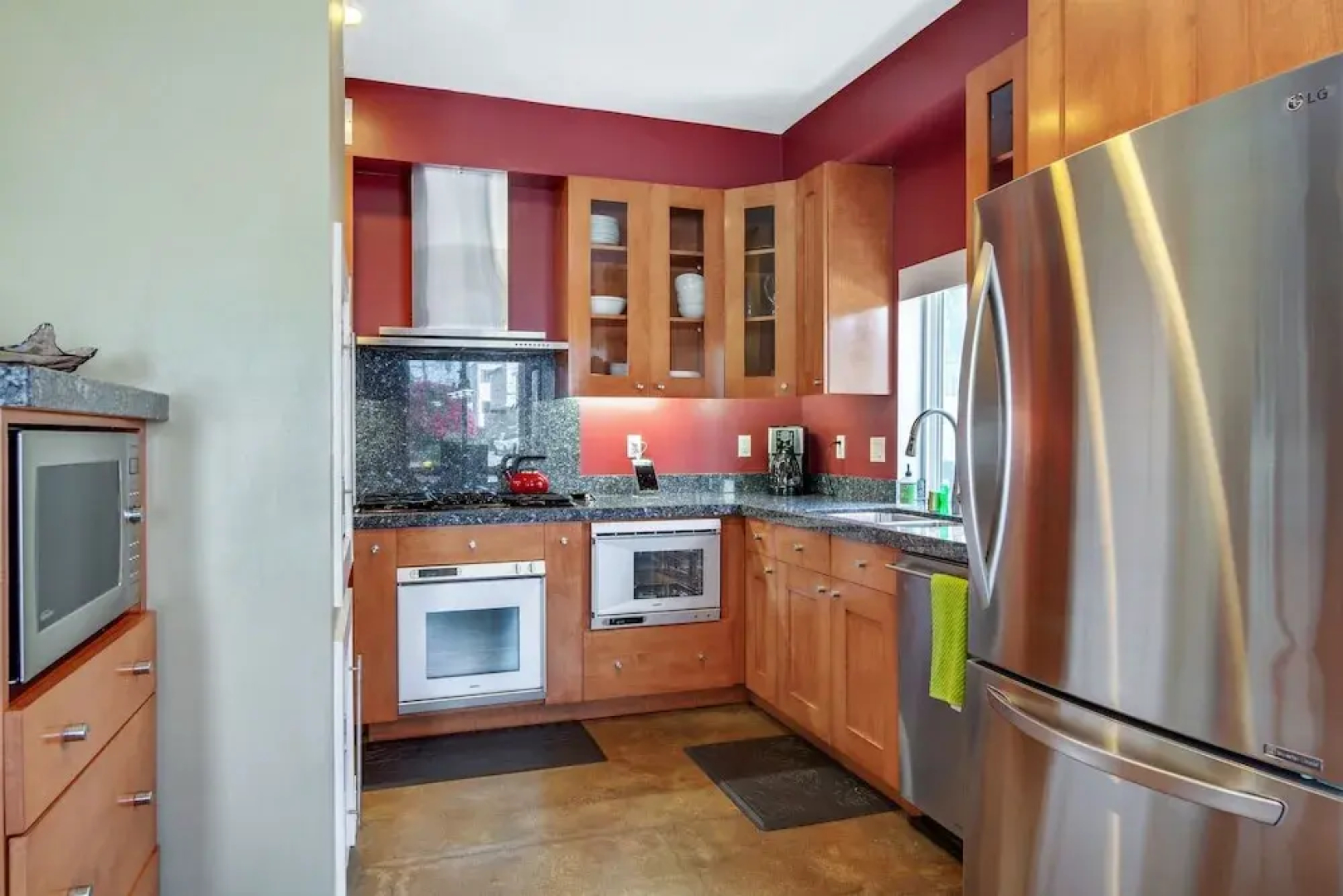 Ocean-view Oasis W/ Rooftop Deck - Steps To Beach 3 Bedroom Home