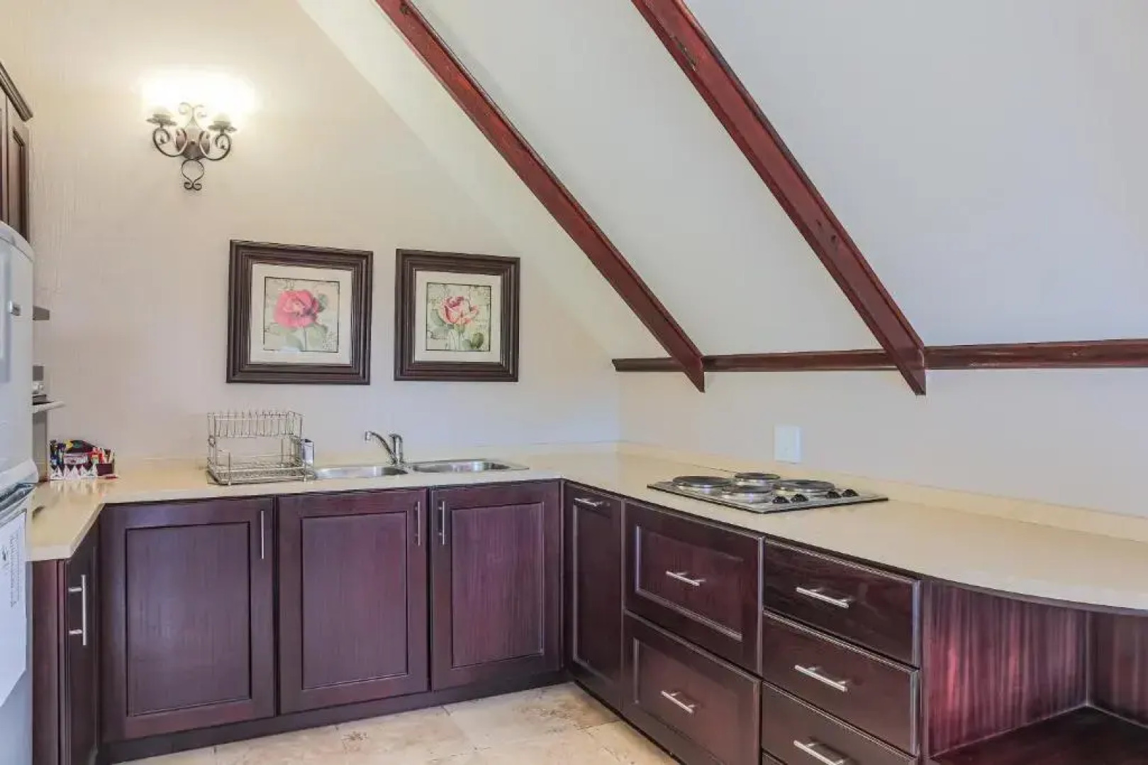 Sunninghill Guest Lodge