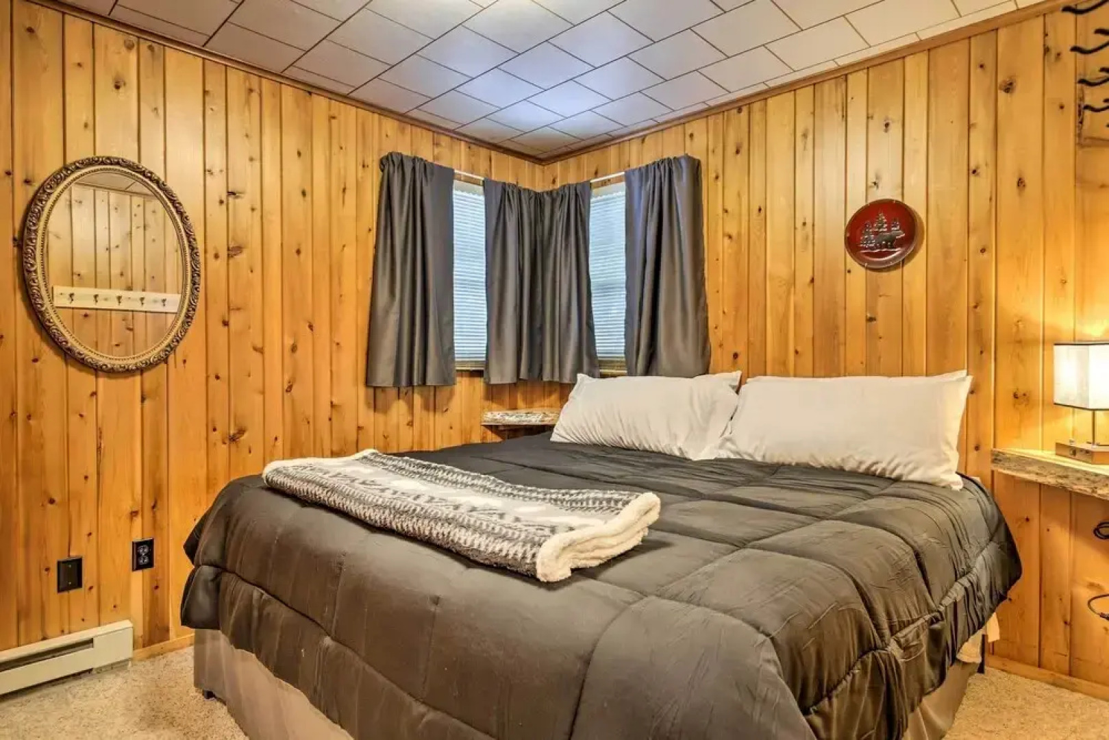 All-season Lakefront Mercer Vacation Rental