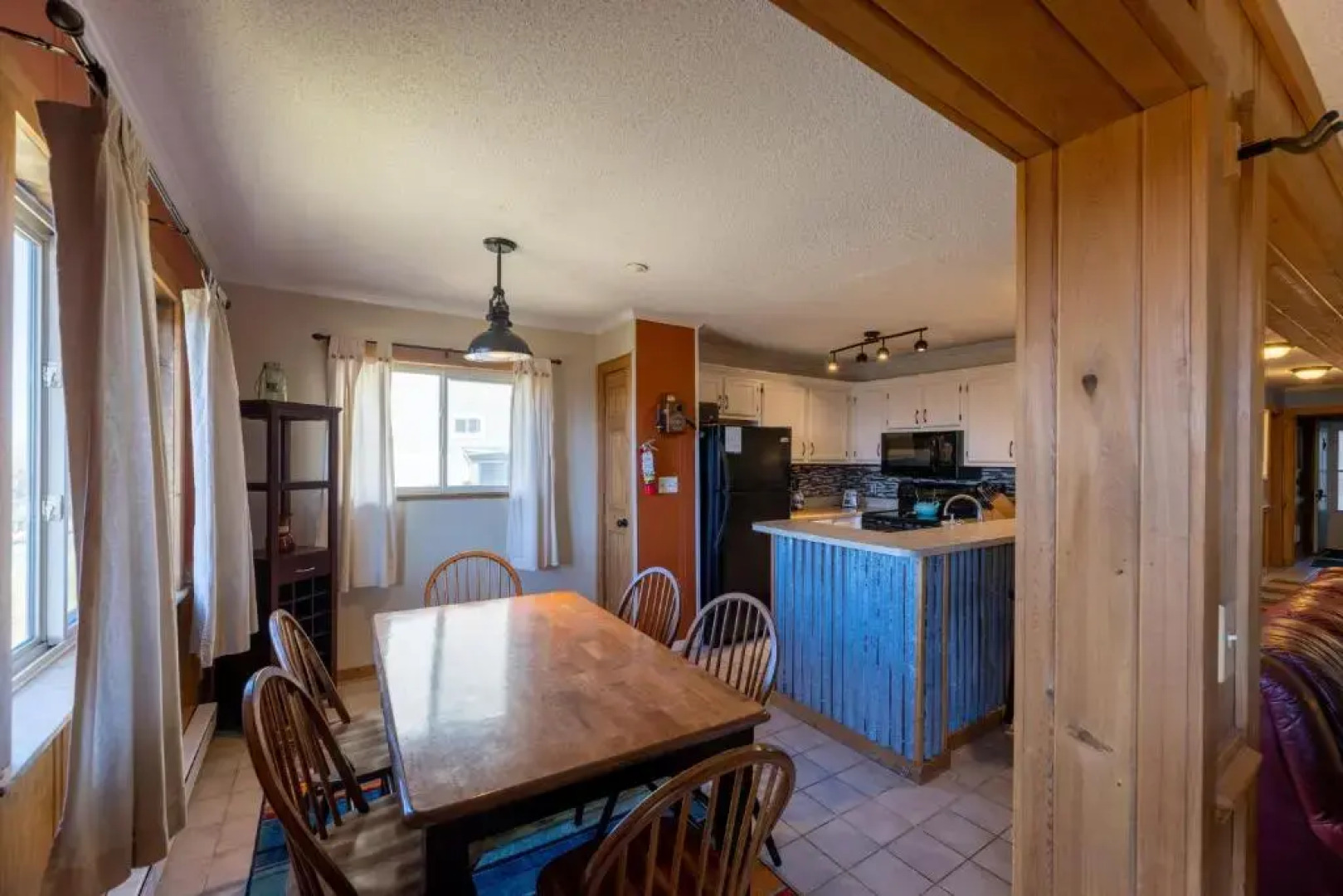 Sunsets at Summit 108b, free WI-FI, parking and AC