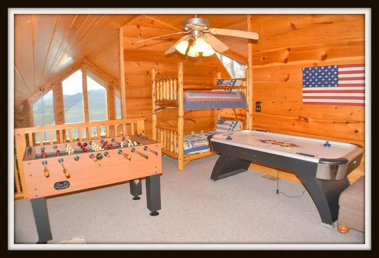 Autumn Mist - 3 Br cabin by RedAwning