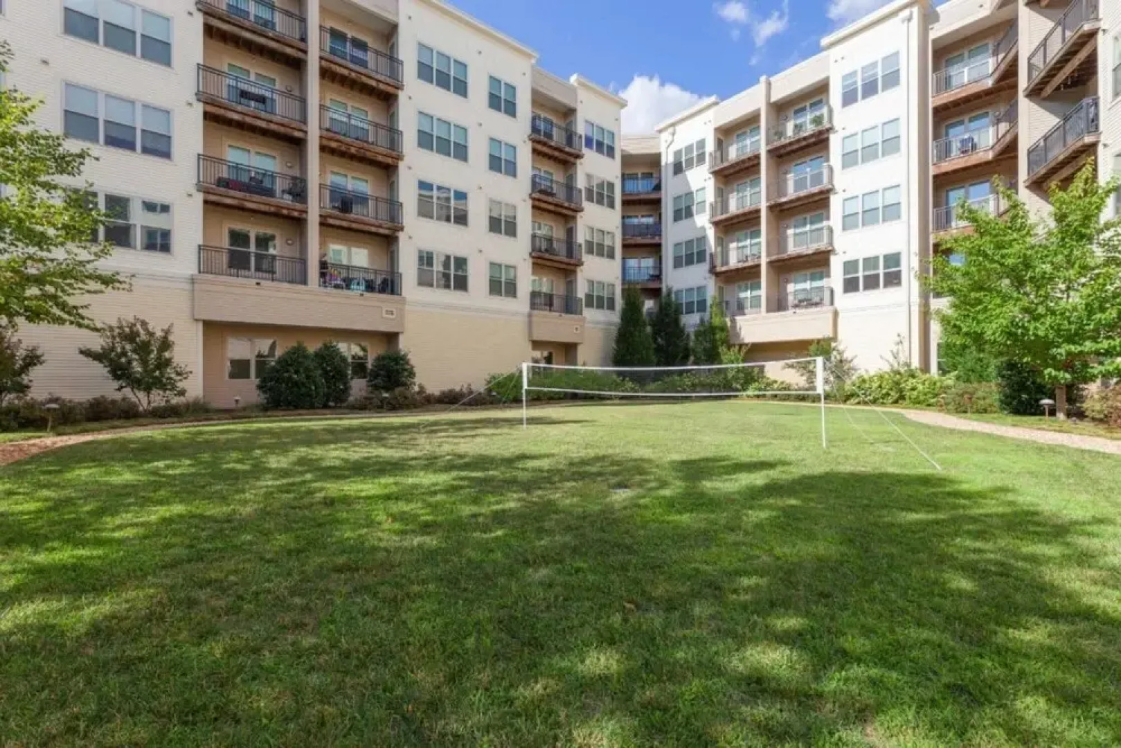 Stylish 1 BR Apartment w Movie Theater