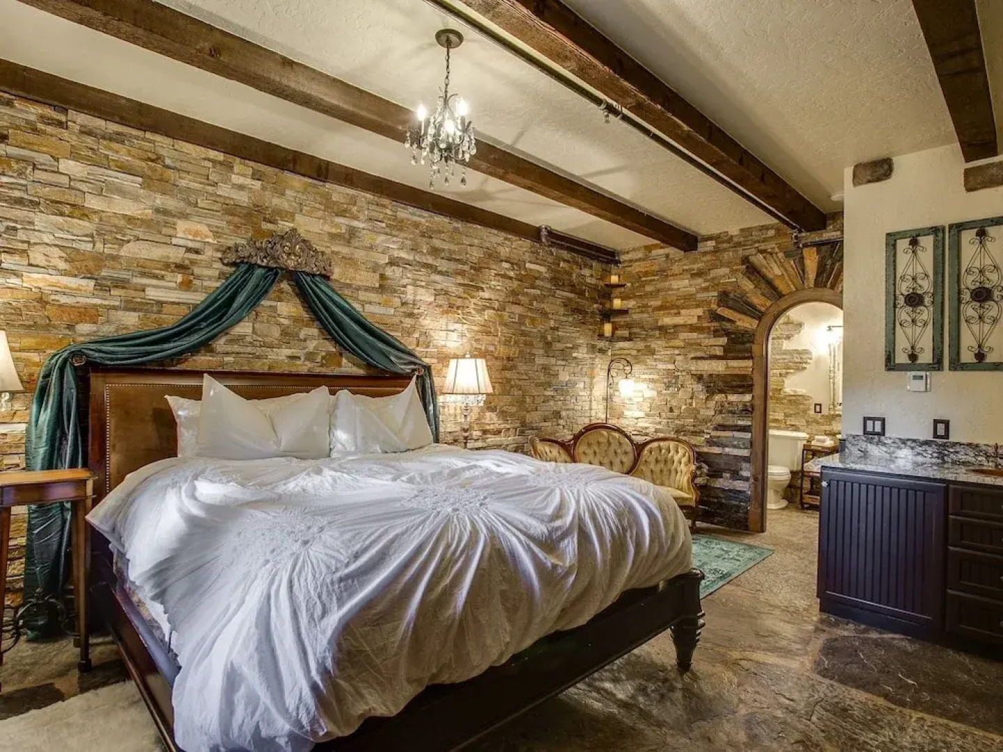 Storybook Riverside Inn