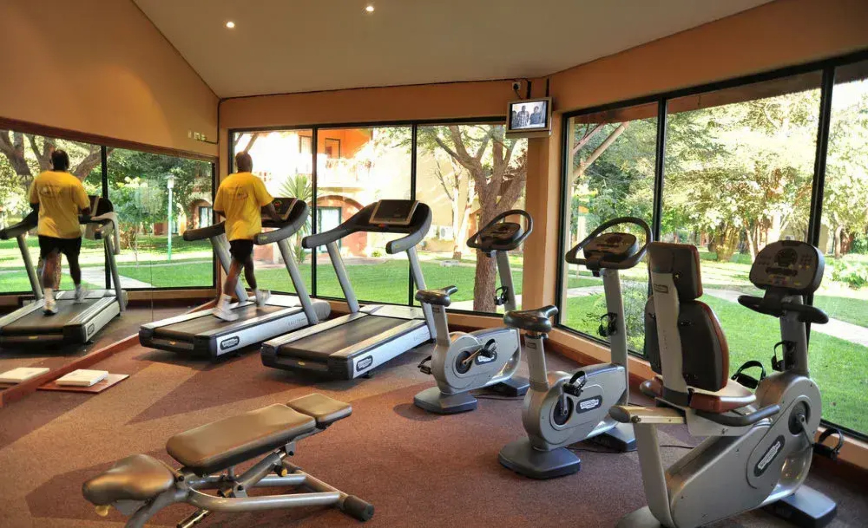 Cresta Golfview Hotel