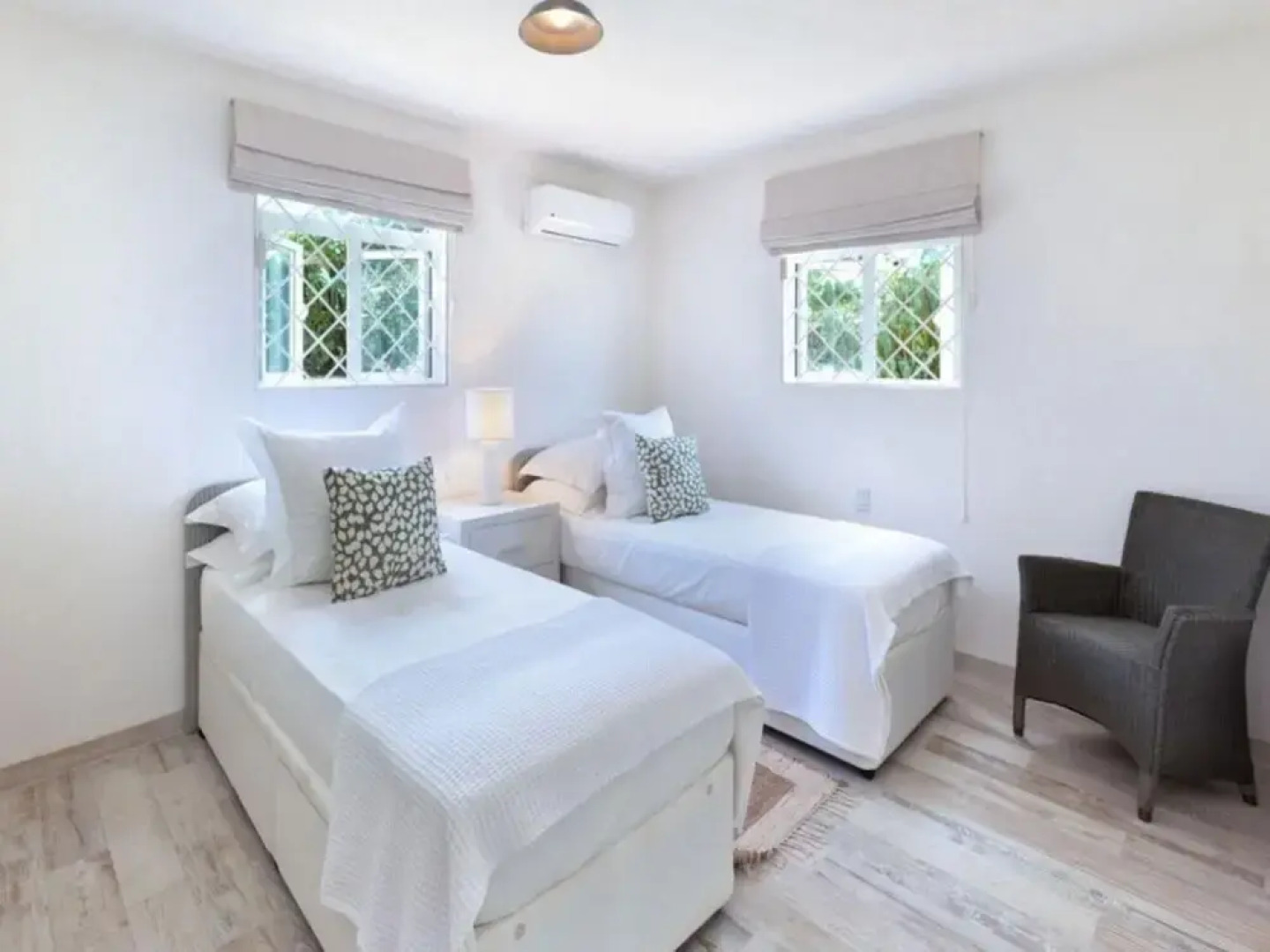 Sunny Vacation Villa 11