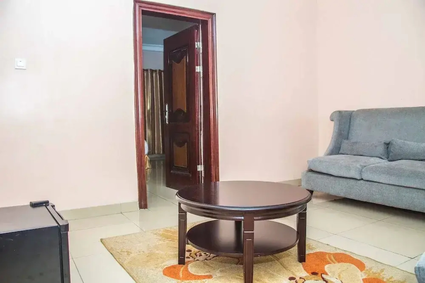 Royal Crest Hotel & Suites