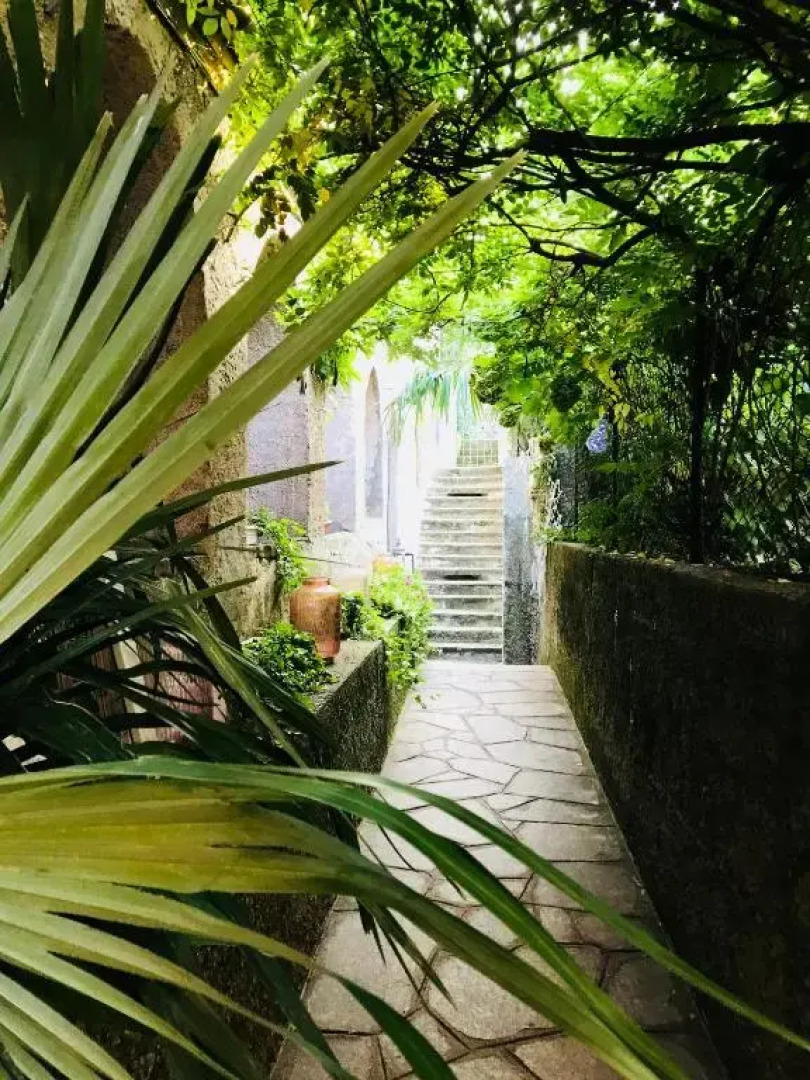 THE SECRET GARDEN ARONA VILLA in Piazza del Popolo 16 Historical Center