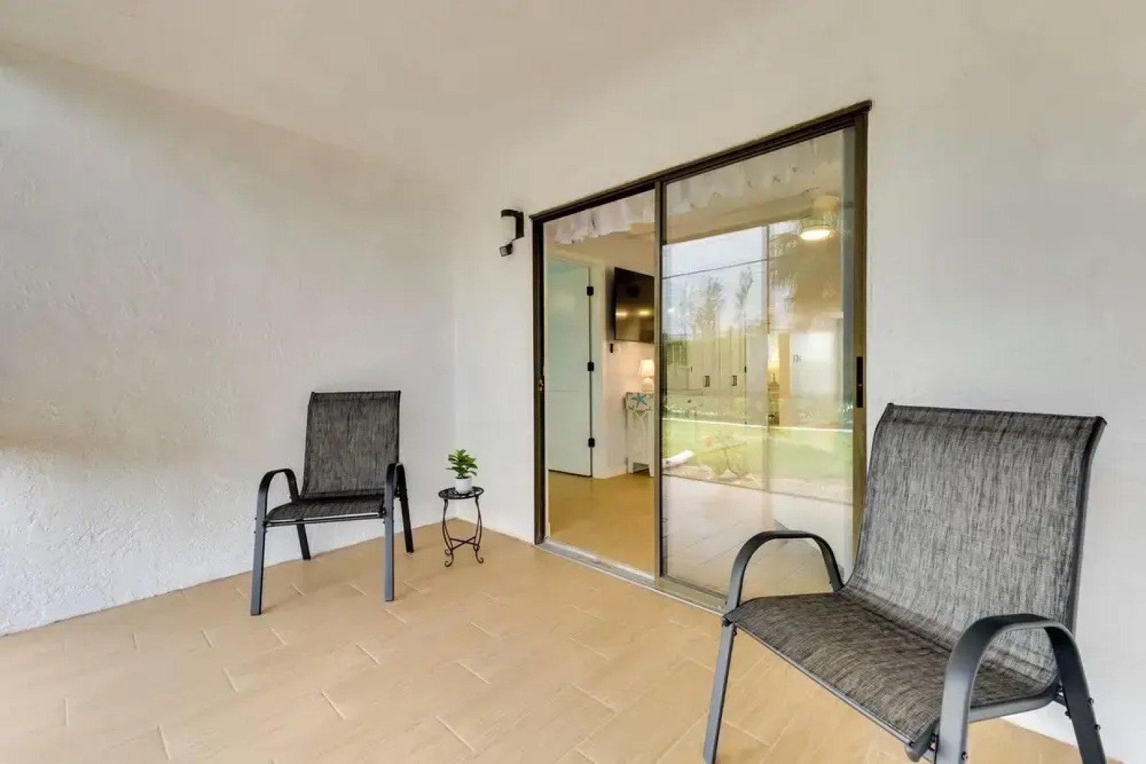 5 Mi to Fort Myers Beach: Condo w/ Private Lanai!