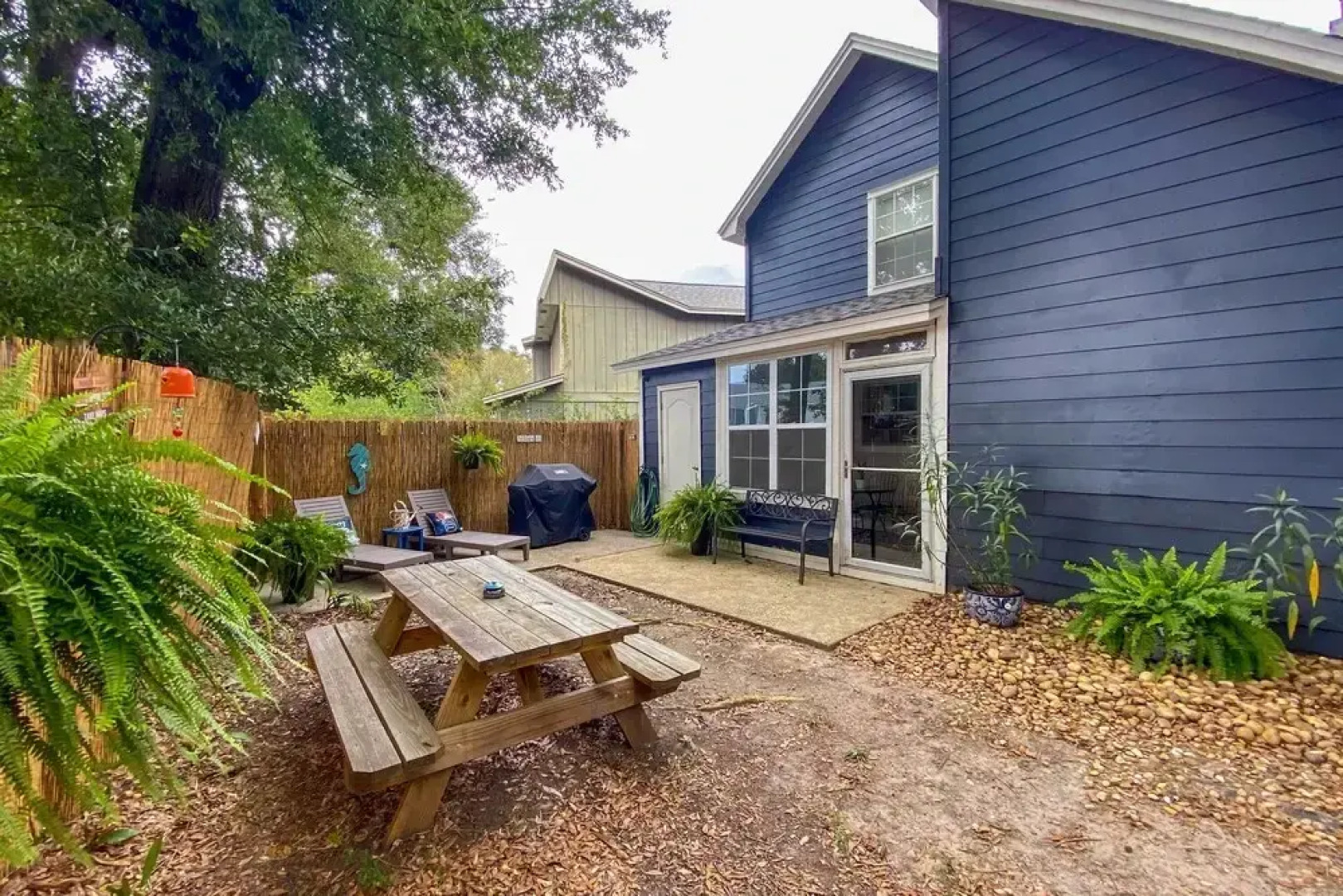 Pet-friendly A-frame Retreat Near Dtwn + Beaches!