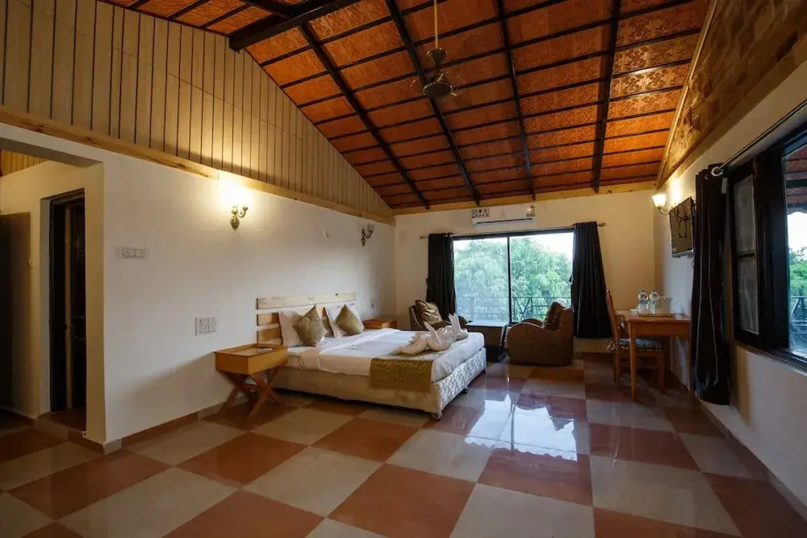 Gir Lions Paw Resort With Swimming Pool