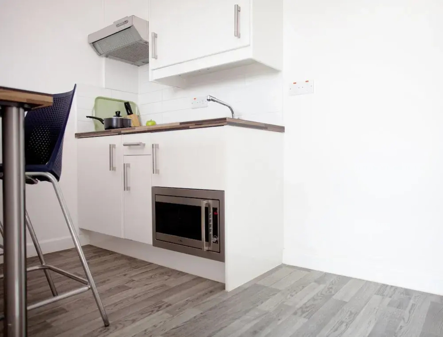 B4H Studios - The Hatbox