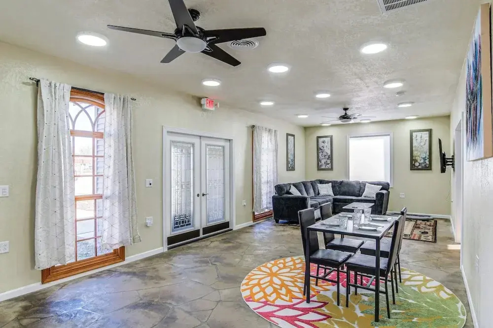 2 Mi to Main St: Newton Guest House