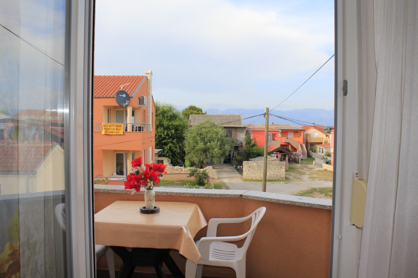 Apartment Ivan - 300 m from sea: A3 Nin, Zadar riviera