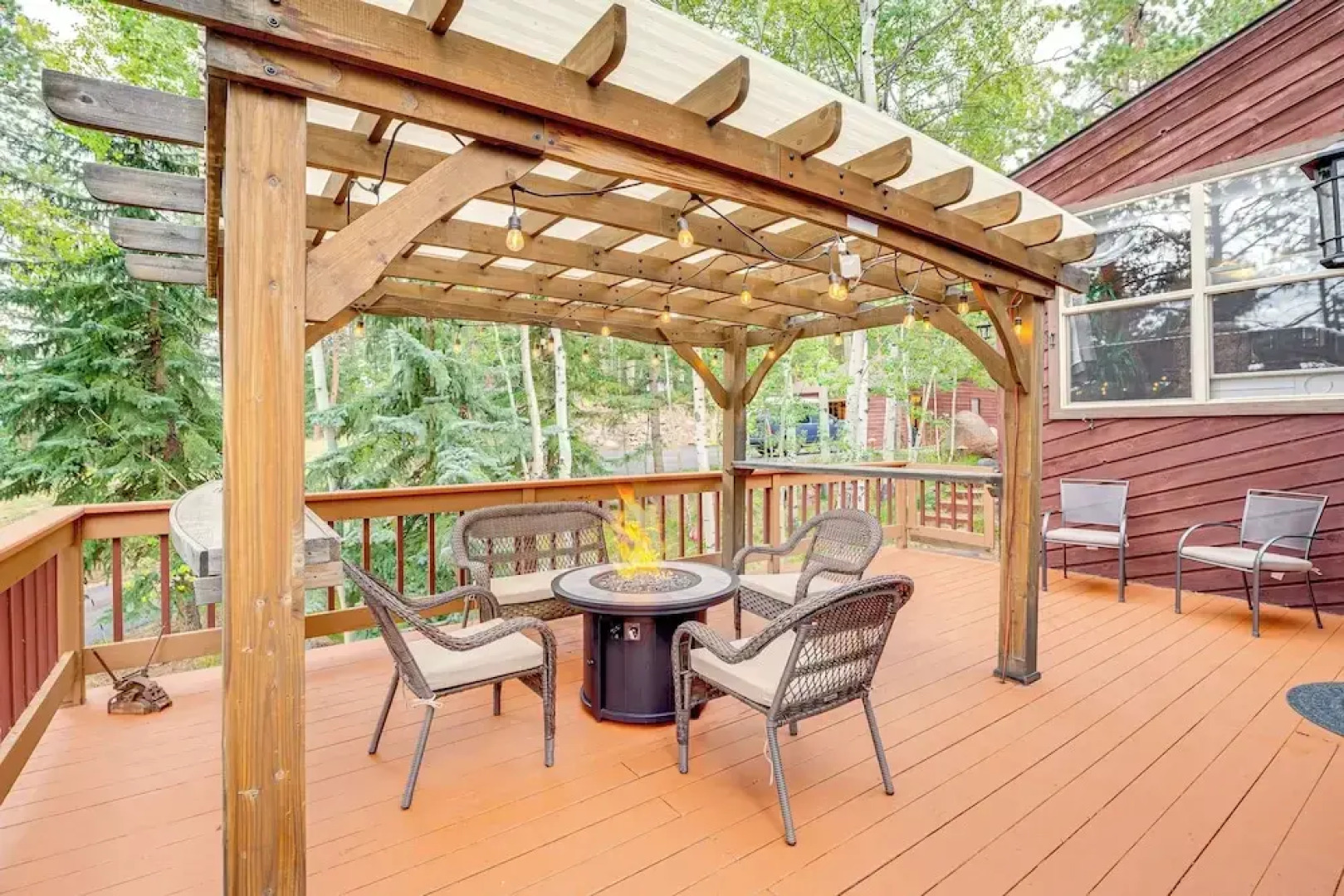 Cozy Home w/ Hot Tub - 11 Mi to Rainbow Falls