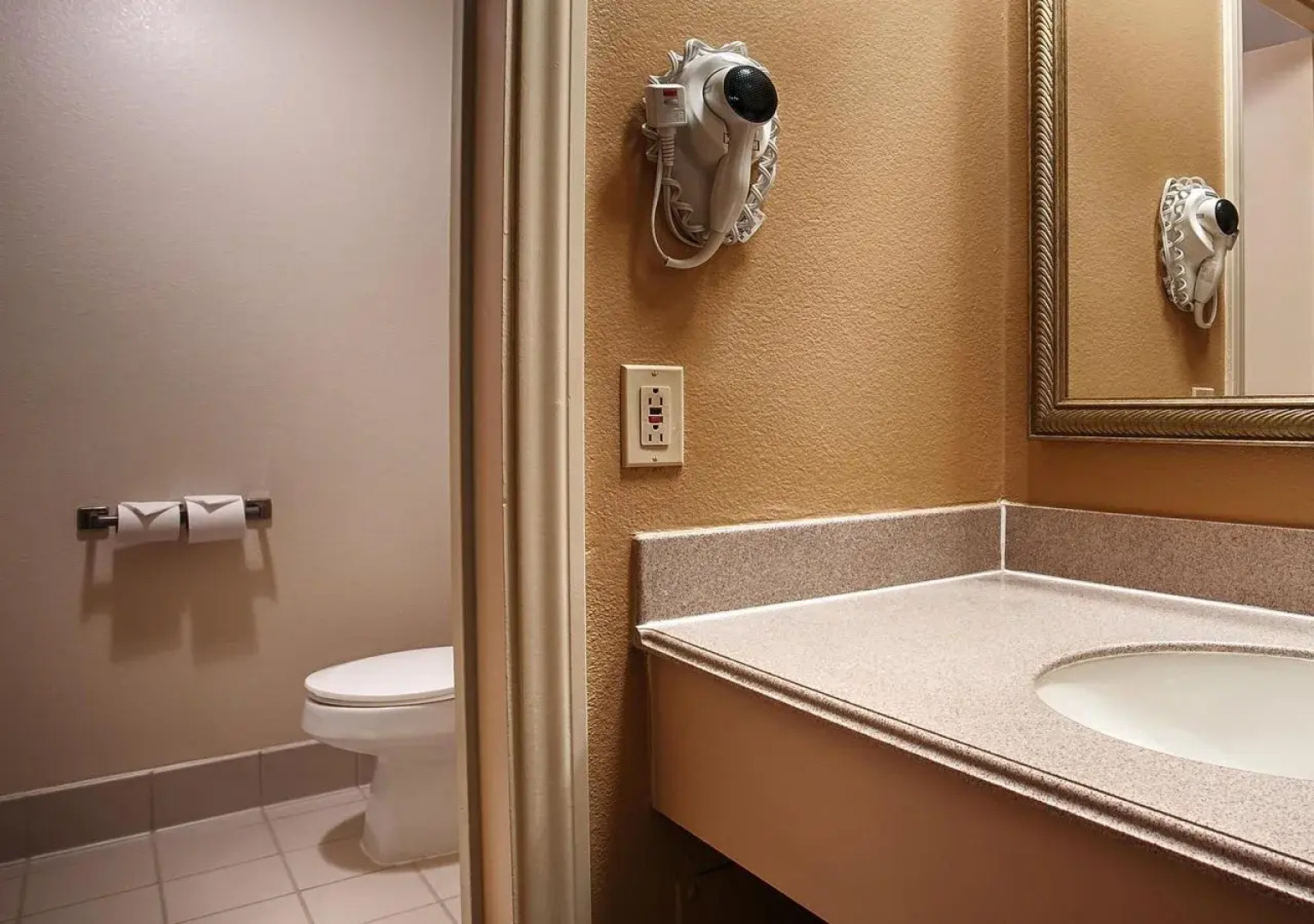 Best Western Valencia Inn