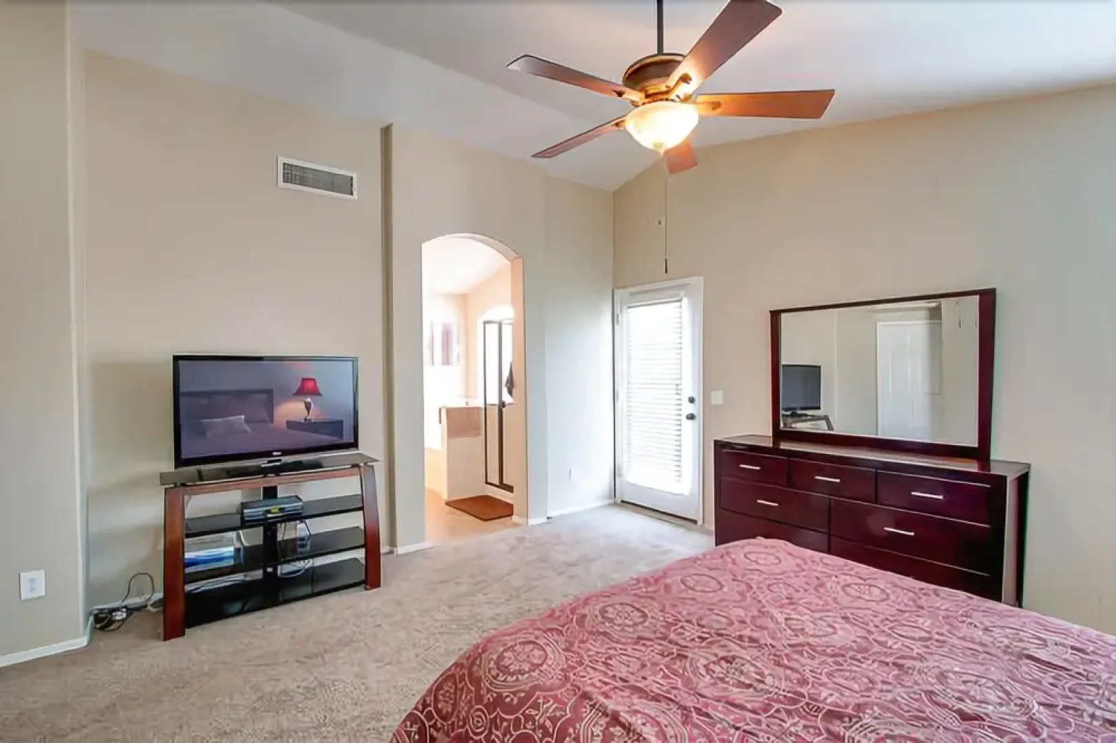 Ironwood - 3 Br home by RedAwning