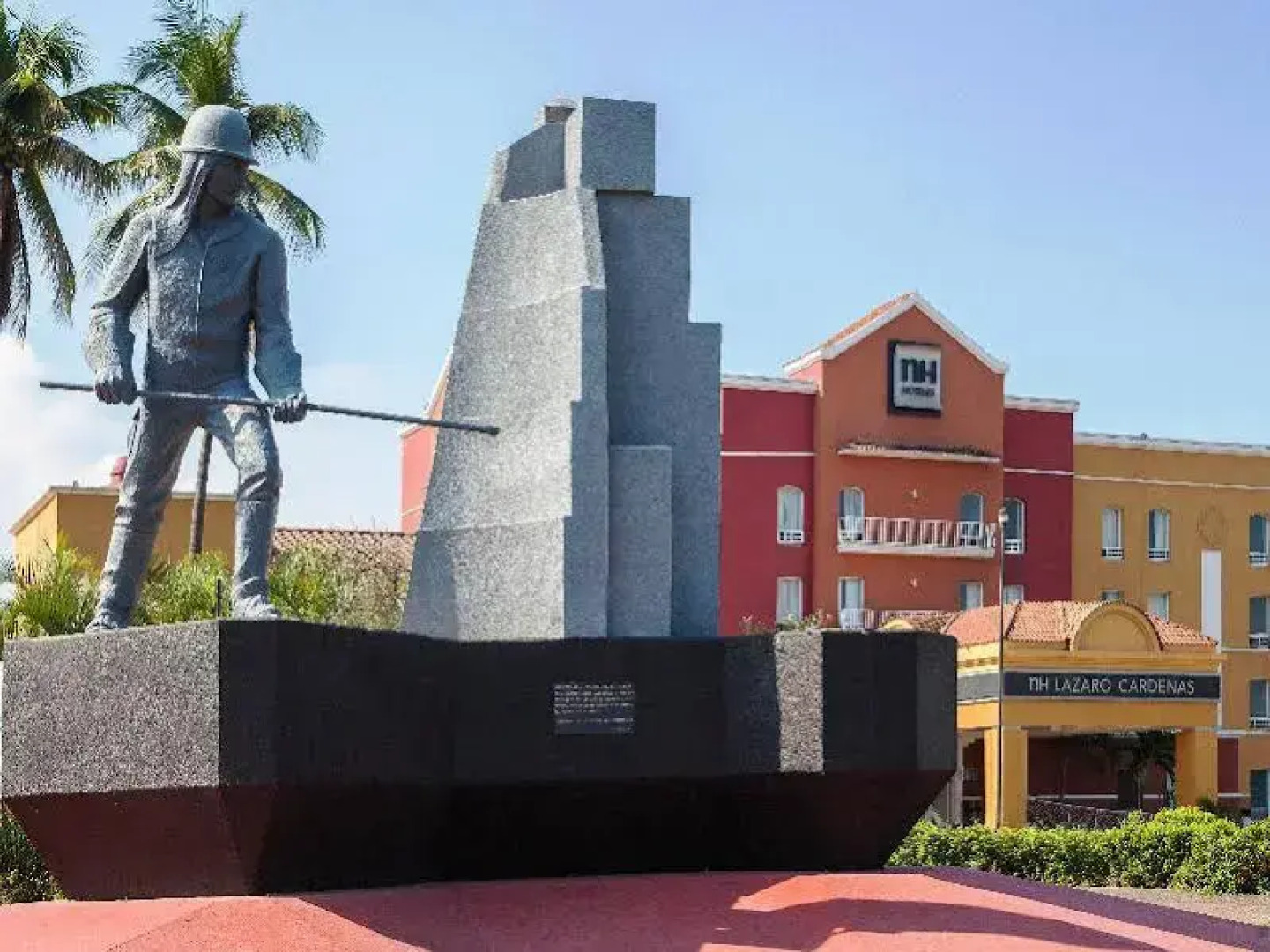 Hotel NH Lázaro Cárdenas