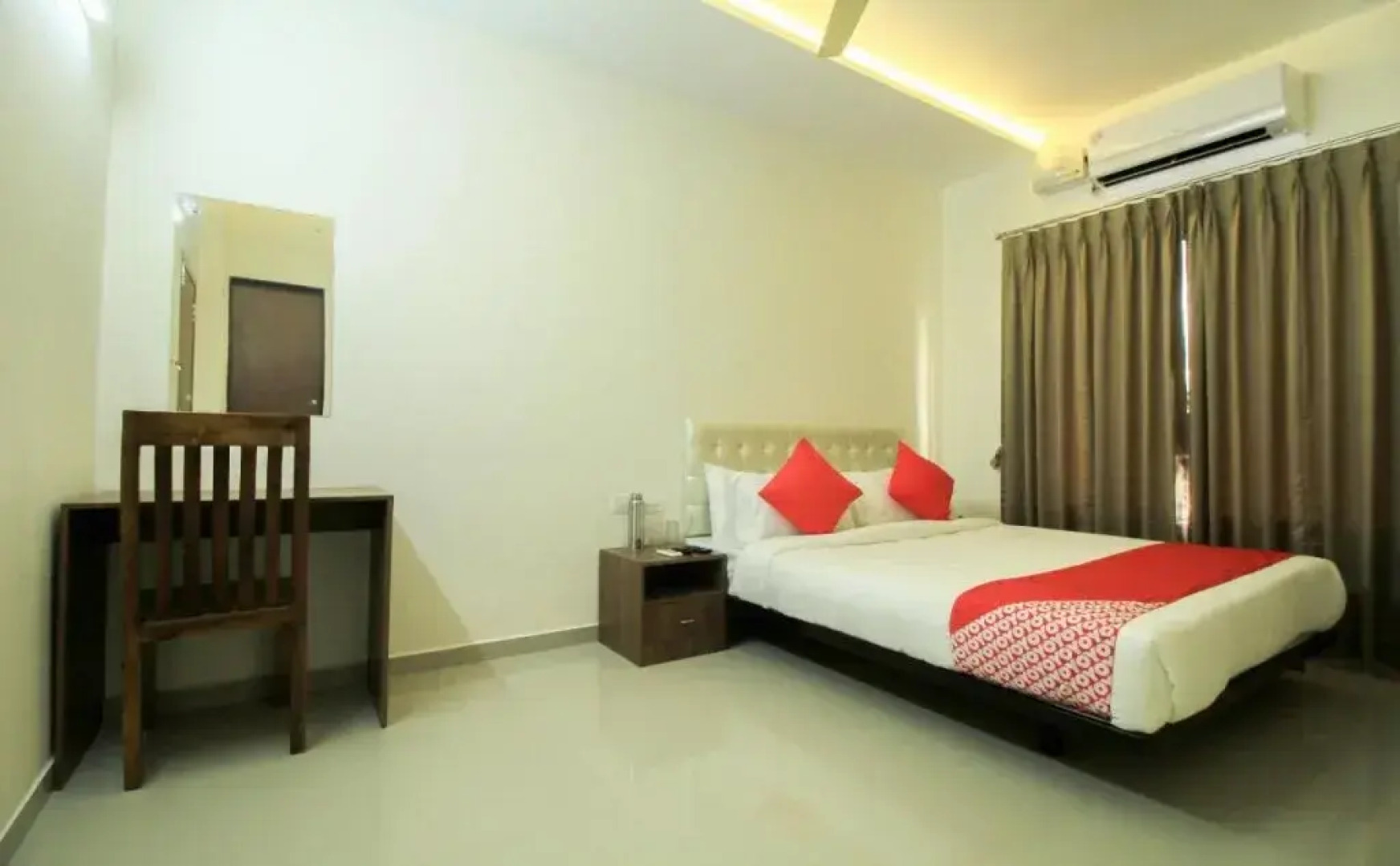 Varcity Bay By OYO Rooms