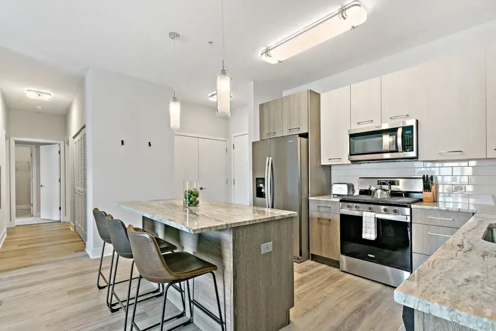 2BR Modern Living in Warrenville