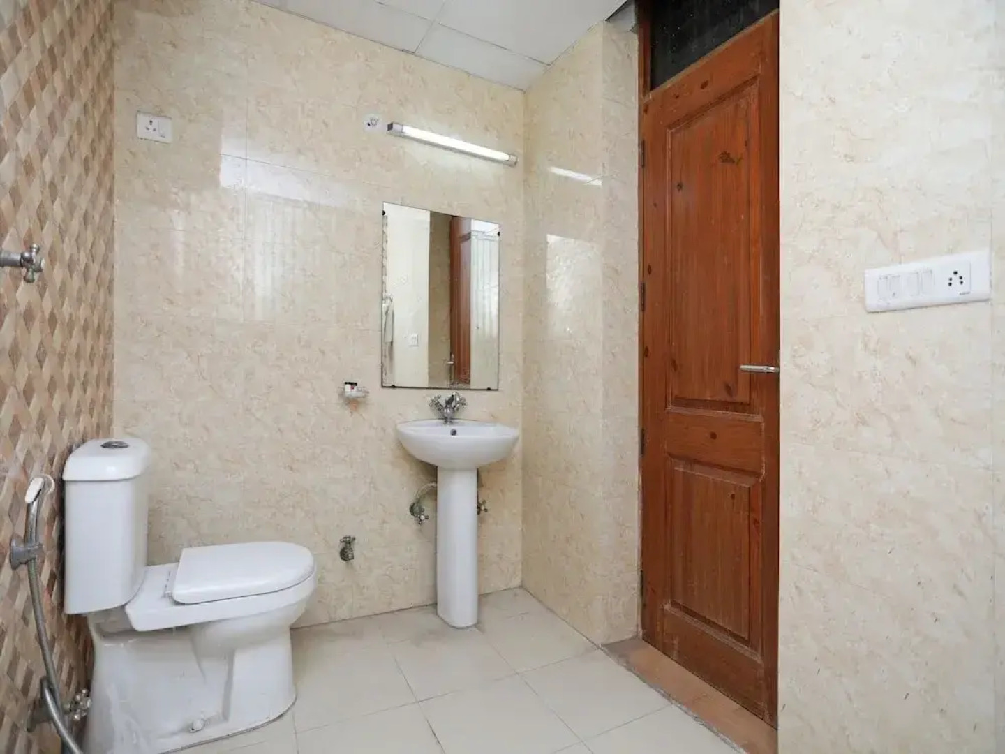 OYO 12502 City Hotel