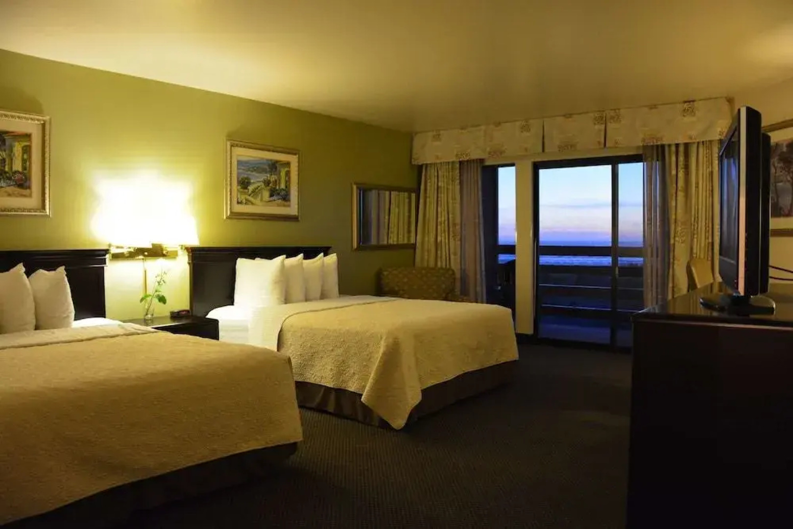 SureStay Plus Hotel Gold Beach