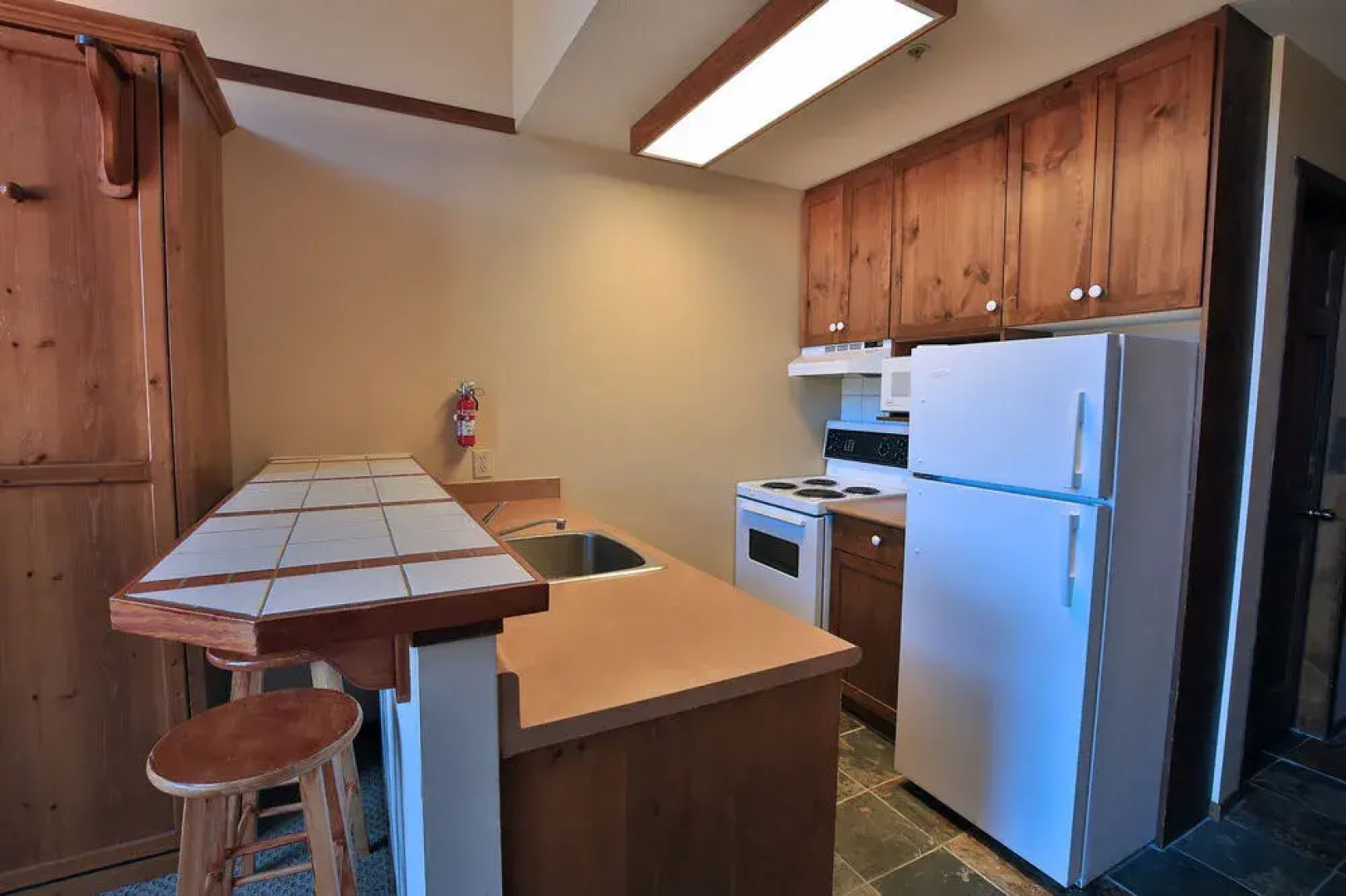 Apex Inn Standard Rm 223 1 Bedroom Condo by Redawning