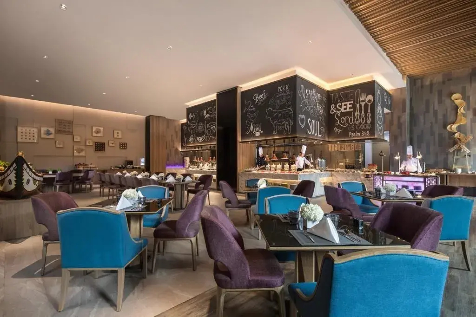 Crowne Plaza Qingdao Oriental Movie Metropolis
