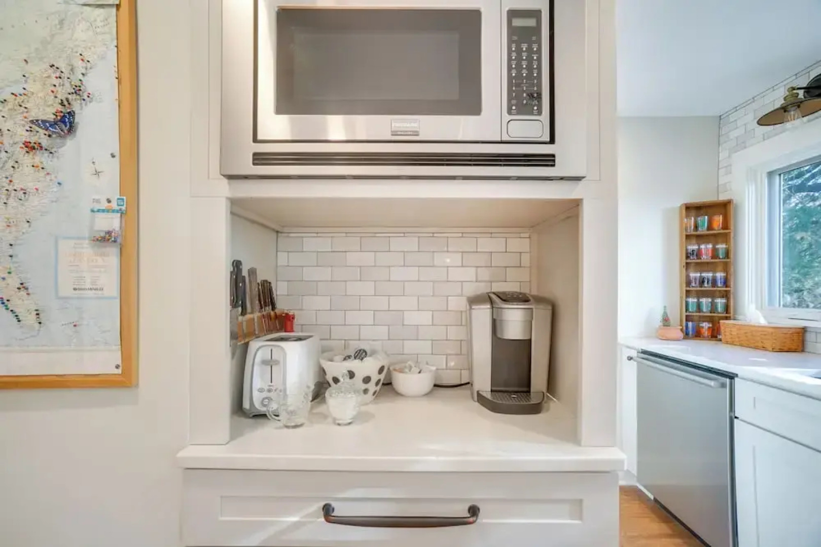 'the Porch House' Located in Historic Village