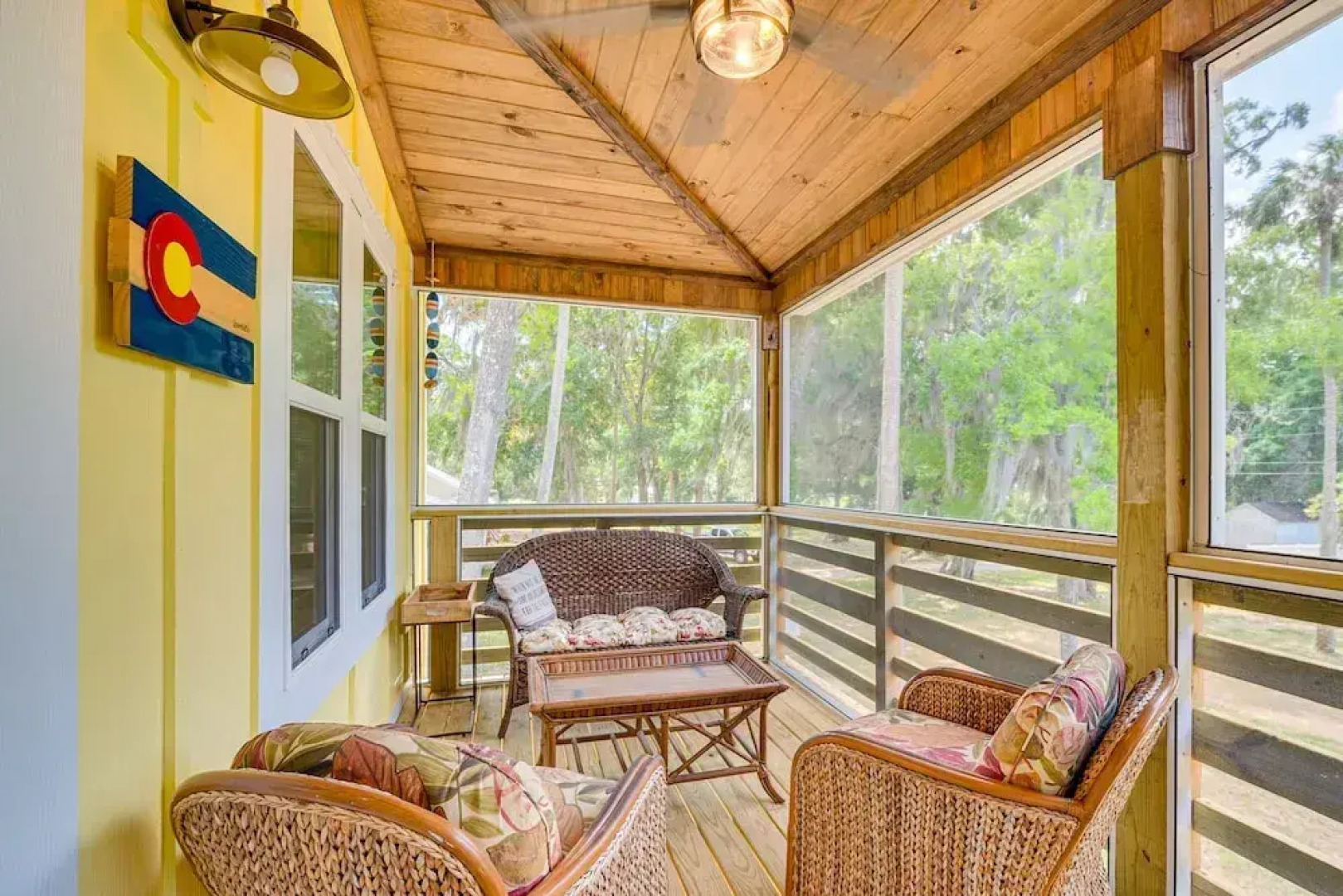 Stilt-style Cottage < 1 Mi to Downtown Yankeetown!